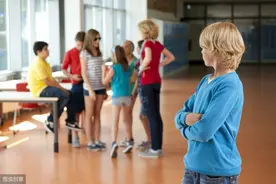 “妈妈，没人跟我玩”，孩子不合群，家长这样引导效率高图片