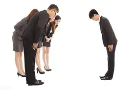 日本男女初次见面的礼仪，最大禁忌是不能有身体、目光上的接触图片