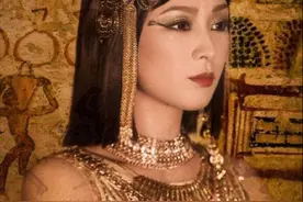 马苏美得太惊艳，穿一袭亮片裙化身“埃及艳后”，瞬间闪耀全场图片