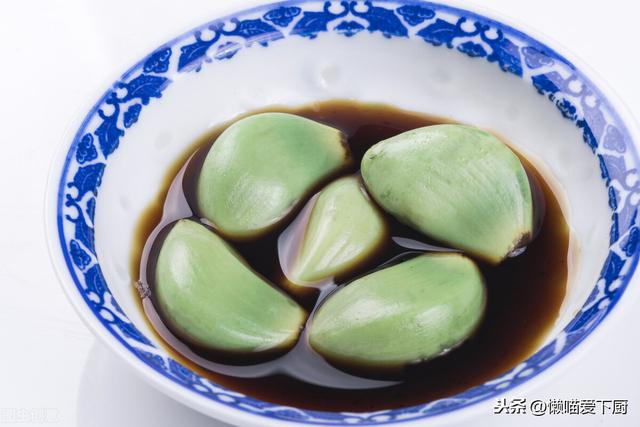 为什么你泡的腊八蒜不绿？很可能和这“4泡”有关，涨知识了