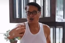 67岁吴孟达近况罕曝光，四肢纤细肚子浑圆，练太极精神奕奕状态佳图片