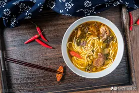 老坛酸菜牛肉面，从方便面走到面馆的新品类图片