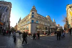 中国的一边境小城随处可见俄罗斯美女，走在街上感觉来到了俄罗斯图片