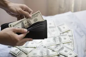 用现金给员工发薪发奖金的老板注意了，七月起要进行登记了图片