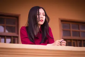 大龄剩女们的无奈：是该坚持择偶标准，还是低头选择将就的婚姻图片