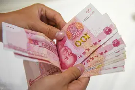 世界经济大国的存款比拼，美国上百万亿，日本超70万亿，我国呢图片