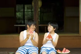 生下11个孩子后，这个家终于乱成一锅粥图片