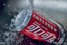 网友创造喝可乐新方法：喝之前把里面的气排空，这和糖水啥区别？图片