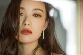 倪妮跟Bobbi Brown的联名眼影，好绝图片