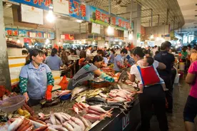 三亚第一市场宰客严重？游客不听劝，挑海鲜吃海味，人均124图片