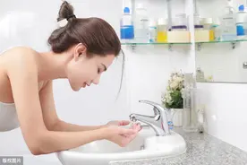 大油皮也要轻轻松松过夏季，那么女人蒸脸的时候可以敷面膜吗？图片