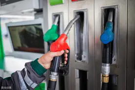 真相！加油枪里的这个小孔，就是加油跳枪的“真正元凶”图片