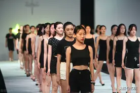 实拍青少年模特选秀，百余选手角逐年龄最小15岁，个个都是大长腿图片