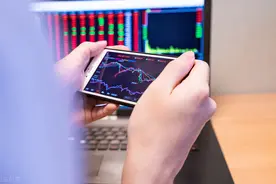 基金定投如果一直不赎回，有什么影响？会有十年10倍收益吗？图片