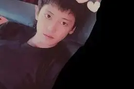 EXO朴灿烈被曝劈腿，粉丝回踩其对中饭摆臭脸，公司躺平任嘲？图片