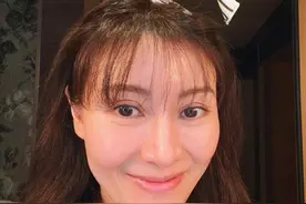 李嘉欣姐姐：长相与妹妹天壤之别，挤走原配带球二婚嫁入十亿豪门图片