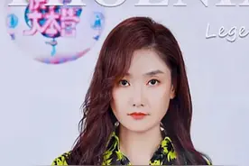 凤凰传奇合体现身，玲花变胖双下巴明显？曾毅表情狰狞画面好笑图片