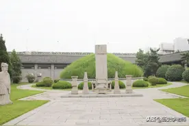 李鸿章墓地：挖开时报废几把铁锤，发现两块“金砖”却令人很失望图片