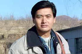周润发泪别母亲：一部轮椅推出慈母幸福的晚年图片