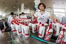茅台股价超2100元，五粮液市值突破1.3万亿！白酒大涨还能持续么？机构：抱团股瓦解概率很低图片