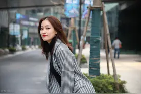 身为城里美女老师，爱上农村“穷小子”，如今她会有什么感想呢？图片