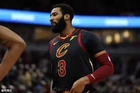 善举！NBA球星给餐厅服务员1000美金小费，令其感动落泪图片