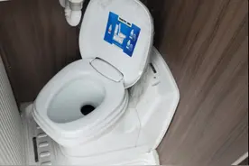 带洗手间的卡车！解放JH6+生活舱驾驶室生活区实拍图片