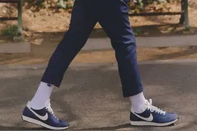 还是不能接受白色袜子？用来搭配运动鞋，造型潮流范十足图片