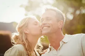 和50岁的女人谈恋爱什么感觉？男人有这三种感觉，要及时止损图片