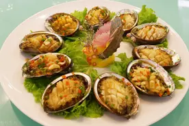 去饭店点鲍鱼，被问“要几头鲍鱼”，回答前先弄清楚，不然闹笑话图片