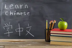 全国都在推广使用普通话，至少语文课堂上回答问题请用普通话图片