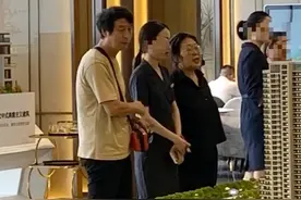 杜海涛父母看房被偶遇，每平均价1万4，疑为儿子和梦辰备婚房？图片