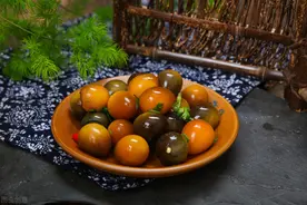 买皮蛋时，选黄色的还是黑色的？口感差别大，买错了怎么做都不香图片