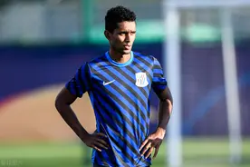 上海申花新外援马丁内斯亮相训练场，备战明日与苏宁比赛图片