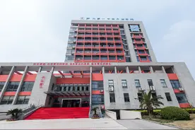 河北“名震全省”的3所高中：“黑马”承德一中勇夺理科状元图片