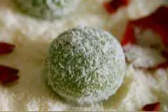 圆圆软软的椰蓉抹茶糯米糍，夹心红豆，外有椰蓉包裹，好看又好吃图片