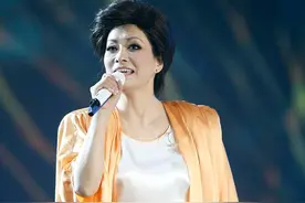 当年因2次偷漏税风波，沉寂4年的毛阿敏，这些年“消失”去哪儿了图片