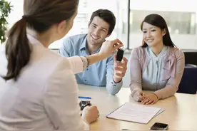 一嗨租车好还是神州好？盈利有差距图片