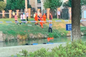 苏州两男子骑摩托车误入禁行区 疑因躲避交警追赶坠河身亡图片