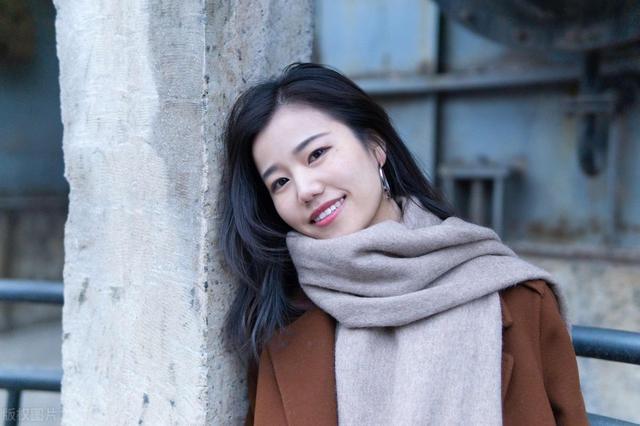 消防员一个举措，让美女以身相许，婚后更是羡煞旁人