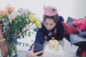 李宇春过生日，粉丝给基金会捐108万，肖战过生日，粉丝包大屏幕图片