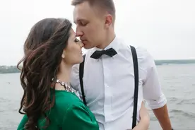 和我兄弟睡一次，才能证明你爱我？别留恋只想你服从的男人图片