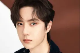 王一博广告花絮流出，头发又剪短了，全新的造型让人眼前一亮图片