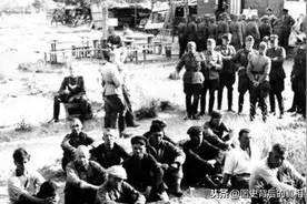 苏联游击队被纳粹处决全过程，图五是行刑后军官上前补枪图片