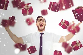 六十岁退休领导问起我的薪水，我如实回答，没想到，隔天就升职了图片