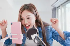 JavaScript 使用 mediaDevices API 访问摄像头自拍图片