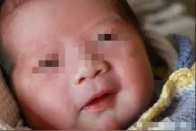 只因妈妈给枕头下放了东西，宝宝患上脑瘫，家里有在用的就放弃吧图片