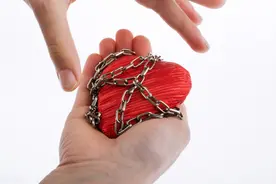 男人更喜欢“懂事”的女人，还是“爱作”的女人？图片