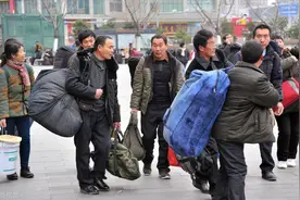 不是说金九银十吗？为啥刚刚进十月，有的农民工就“提桶跑路”了图片