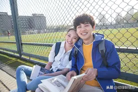 岳父去世后，女儿女婿把岳母接到家里养老，大姨子每月打来生活费图片